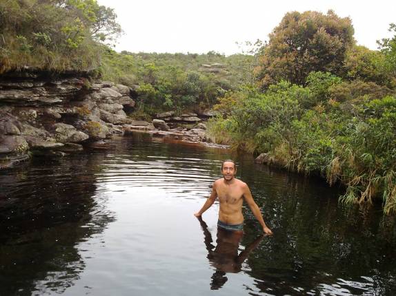 Banho matutino na parte alta da Cachoeira da Fumaça, próxima à vila do Capão, na Chapada Diamantina - BA